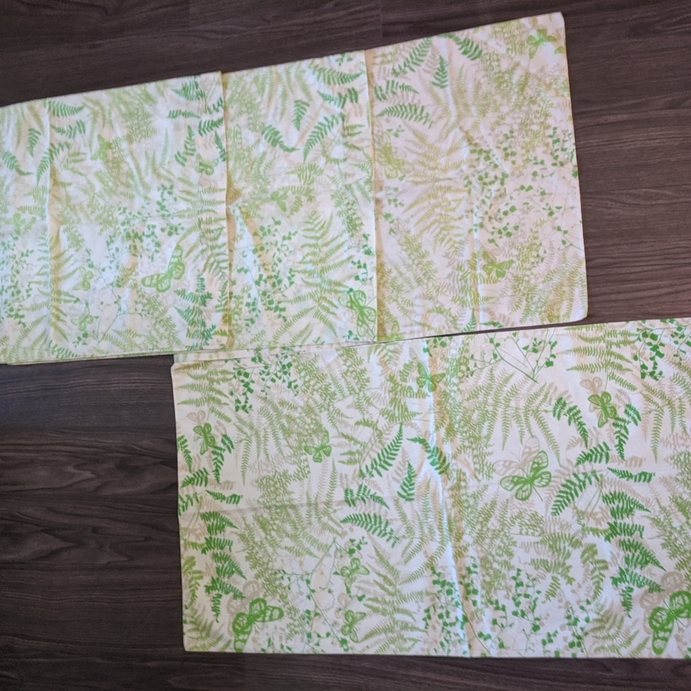 BUTTERFLIES🦋 + botanicals VTG pillow cases
